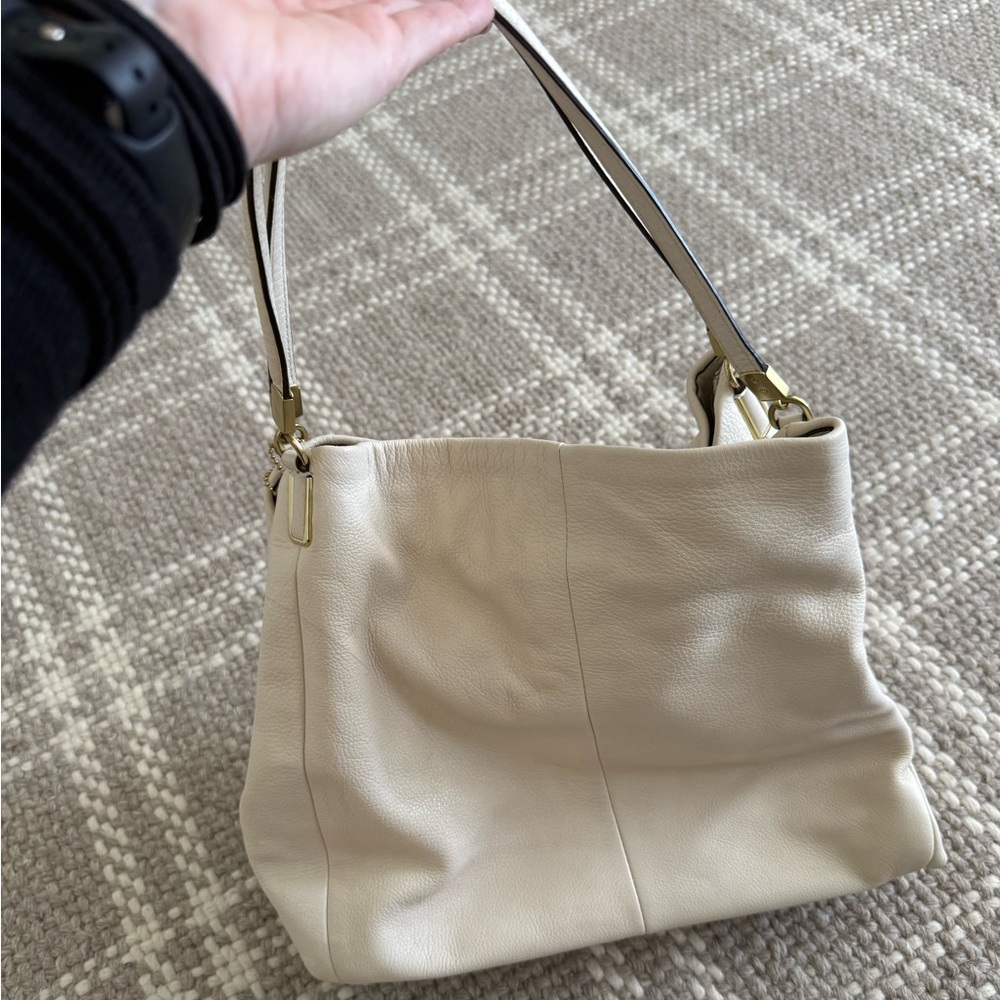 Coach - White Shoulder Bag - Picture 2 of 4